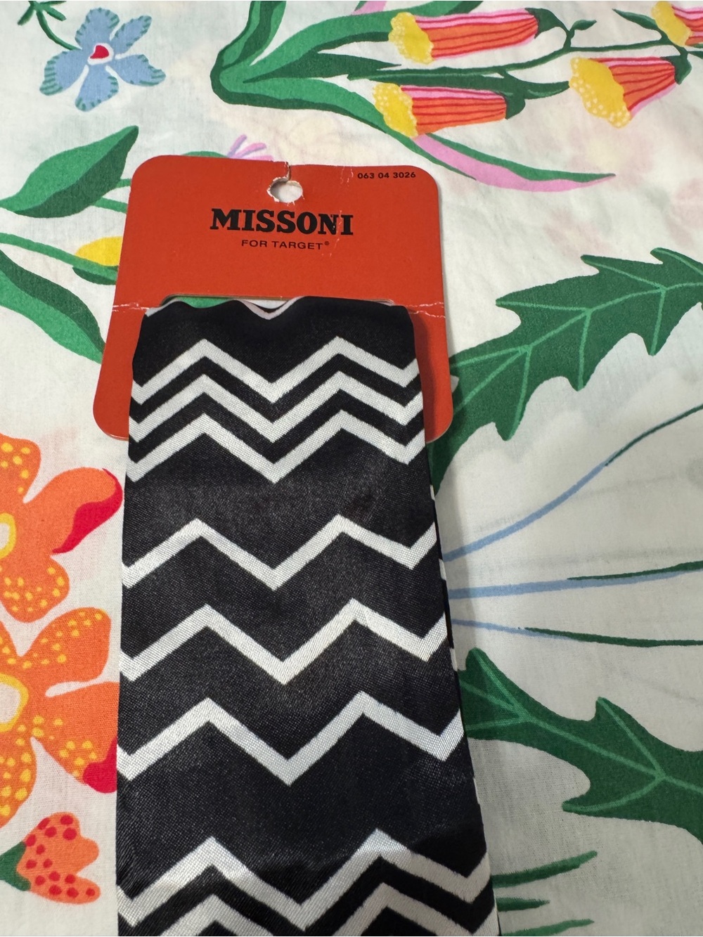 Missoni for Target headscarf with Black and White Chevron - Picture 4 of 5